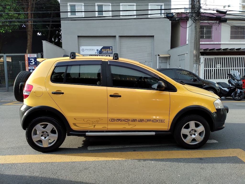 Volkswagen CrossFox Amarelo