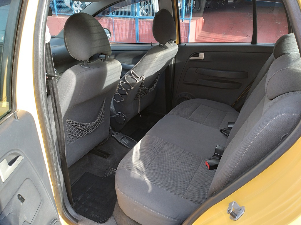 Volkswagen CrossFox Amarelo