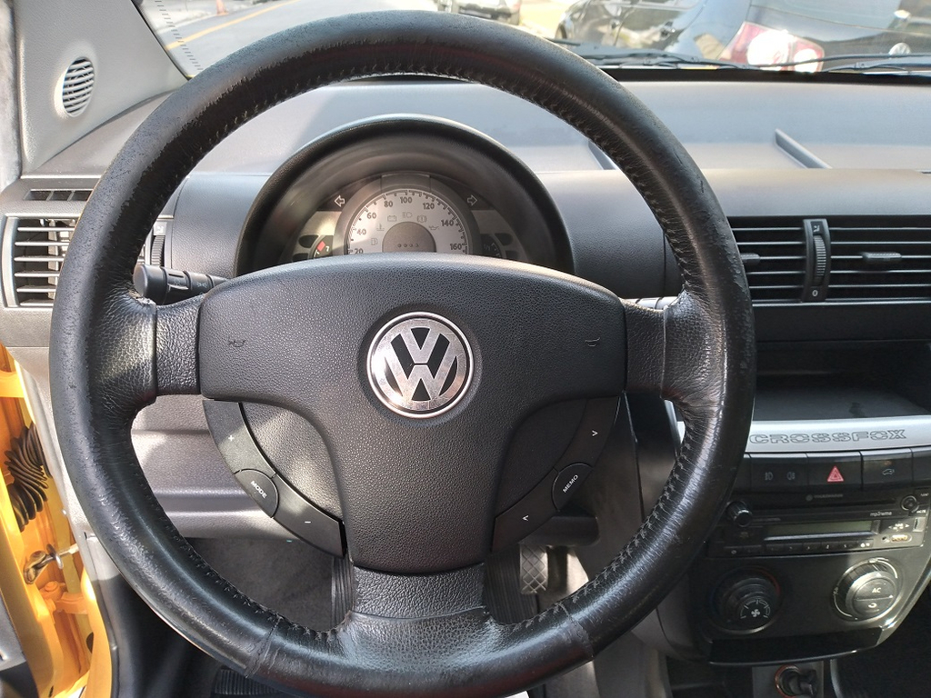 Volkswagen CrossFox Amarelo