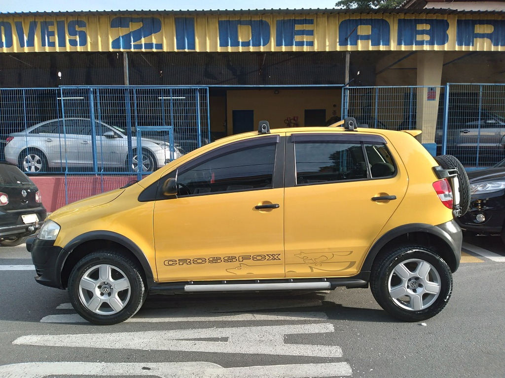 Volkswagen CrossFox Amarelo