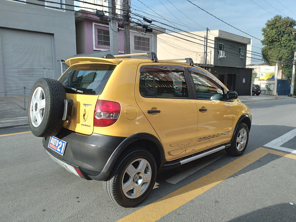 Volkswagen CrossFox Amarelo