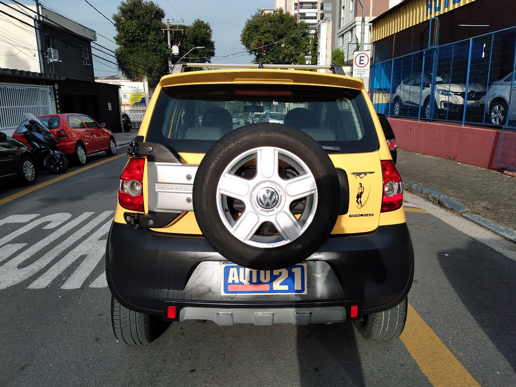 Volkswagen CrossFox Amarelo