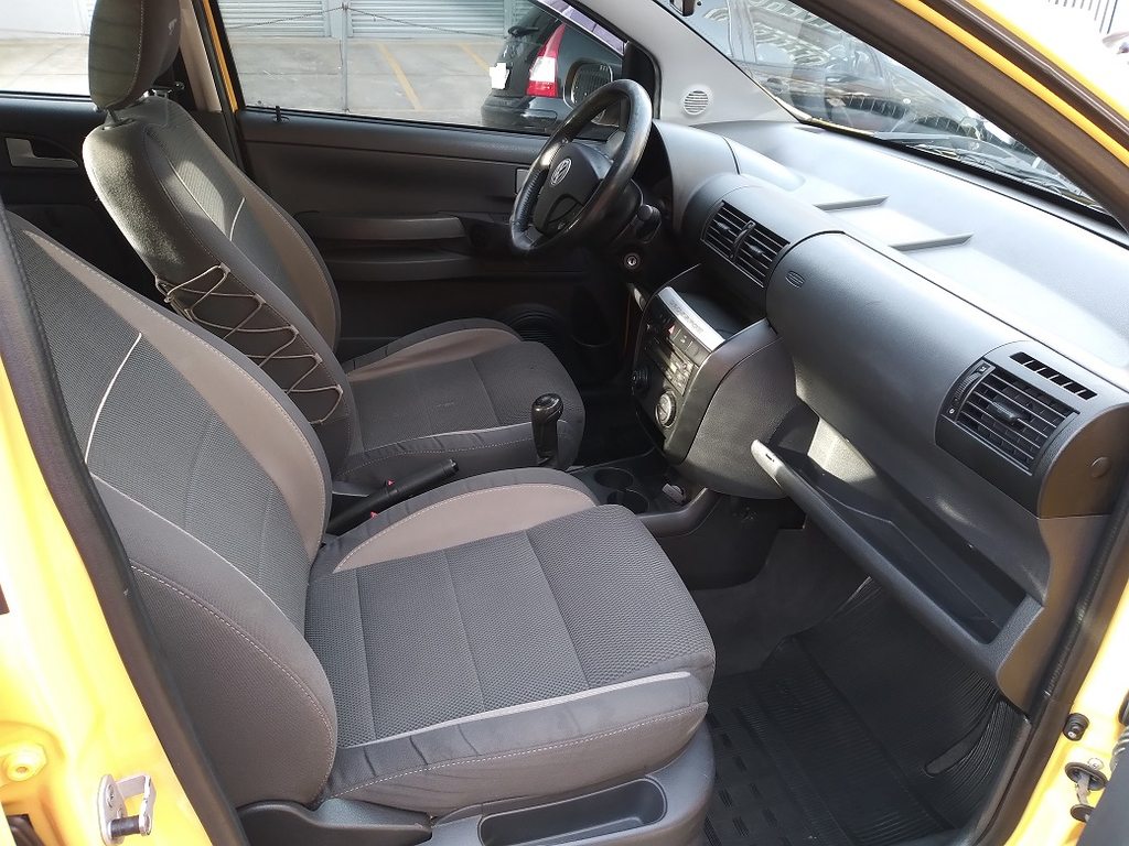 Volkswagen CrossFox Amarelo
