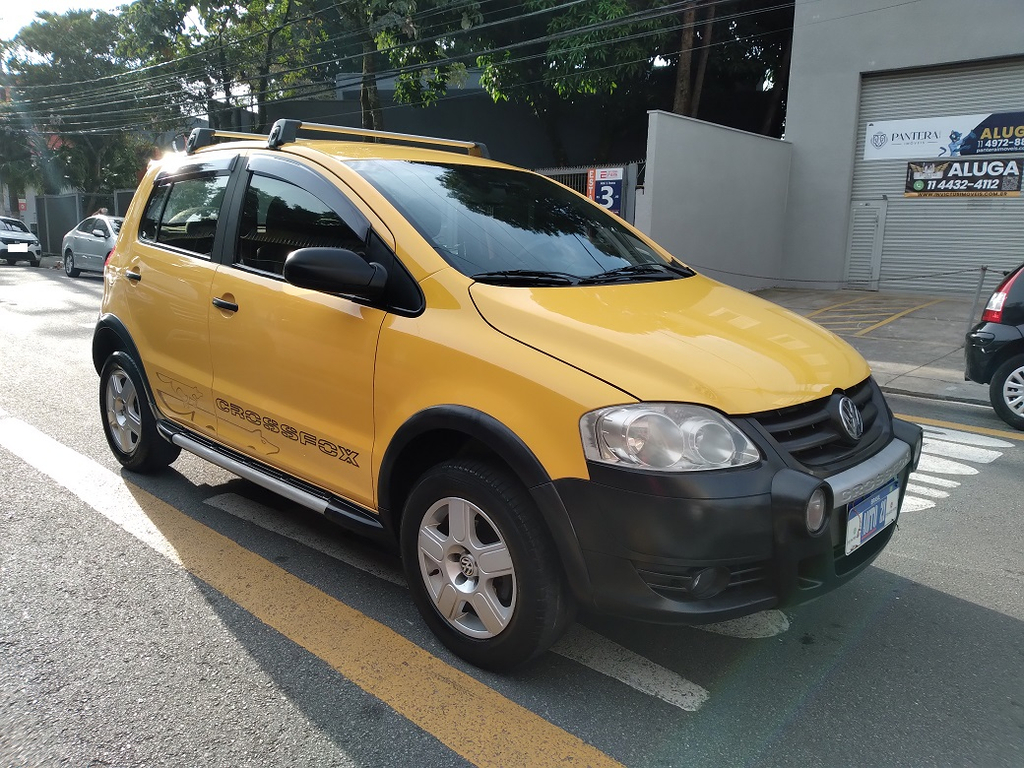 Volkswagen CrossFox Amarelo