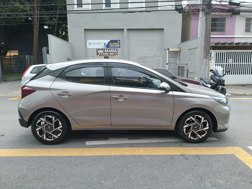 Hyundai HB20 Prata
