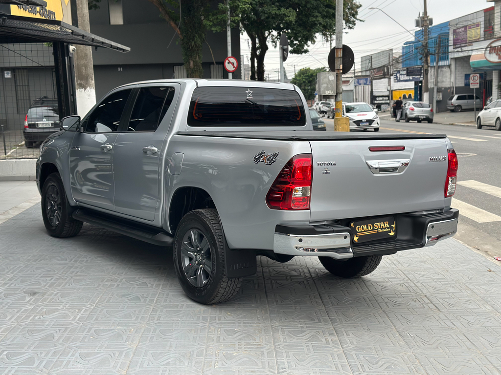 Toyota Hilux Cabine Dupla Prata