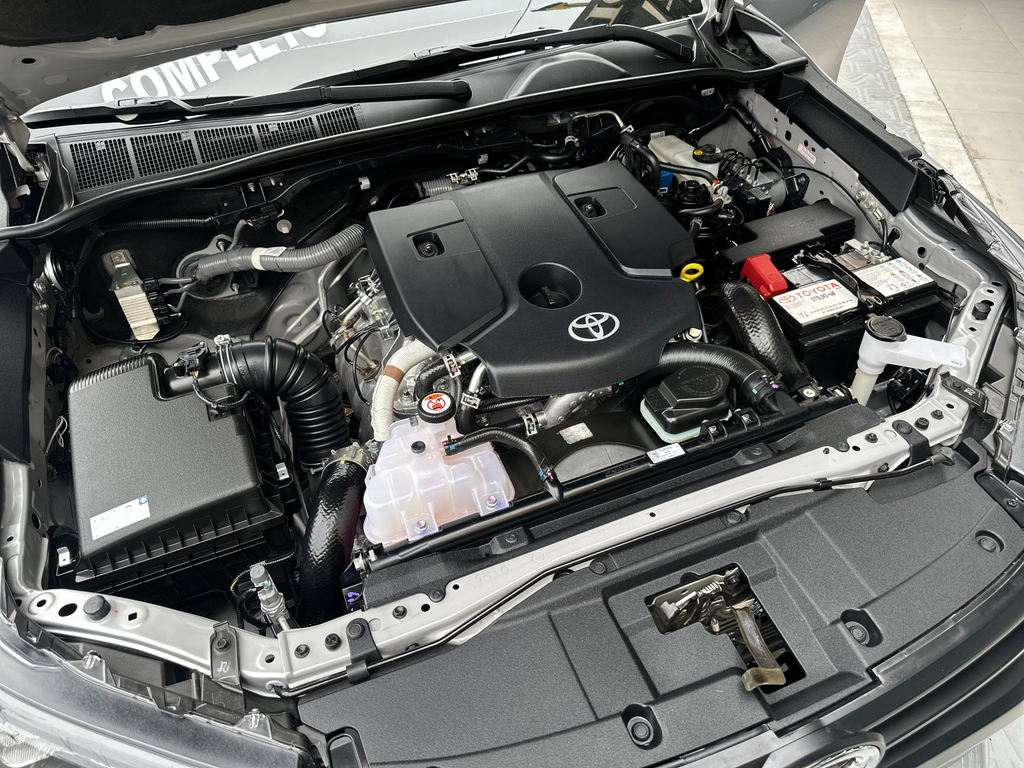 Toyota Hilux Cabine Dupla Prata