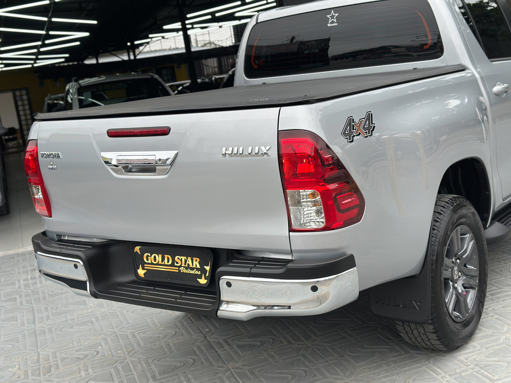 Toyota Hilux Cabine Dupla Prata