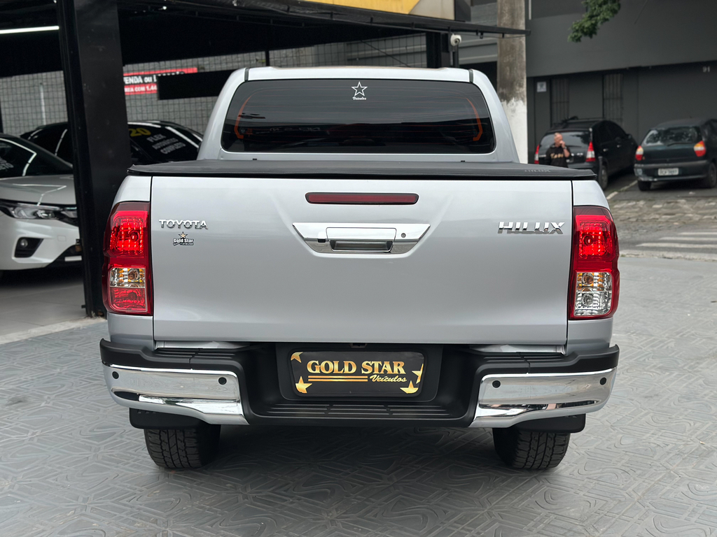 Toyota Hilux Cabine Dupla Prata