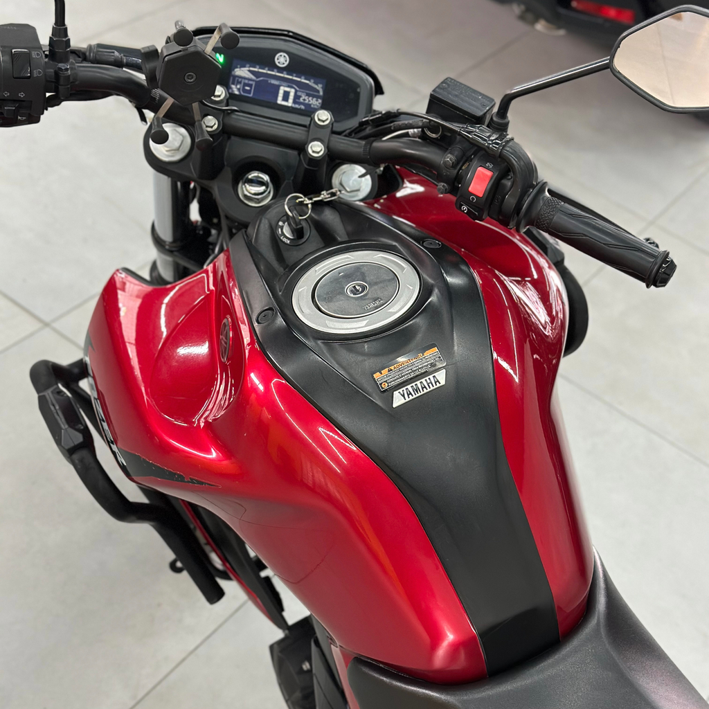 Yamaha FZ15 Vermelho