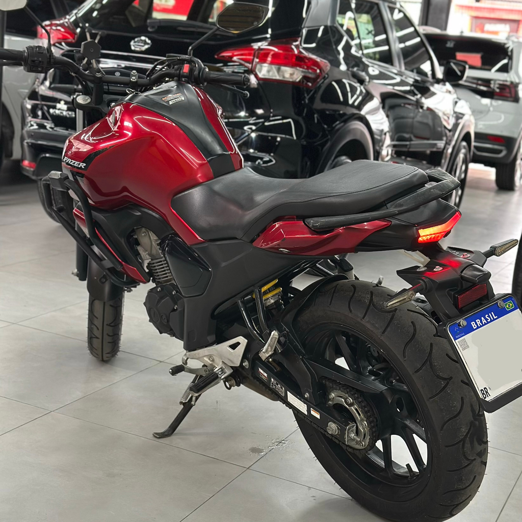 Yamaha FZ15 Vermelho