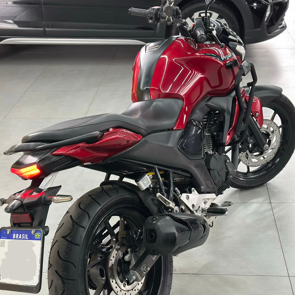 Yamaha FZ15 Vermelho