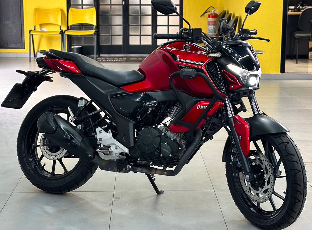 Yamaha FZ15 Vermelho