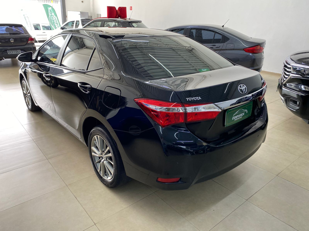 Toyota Corolla Preto