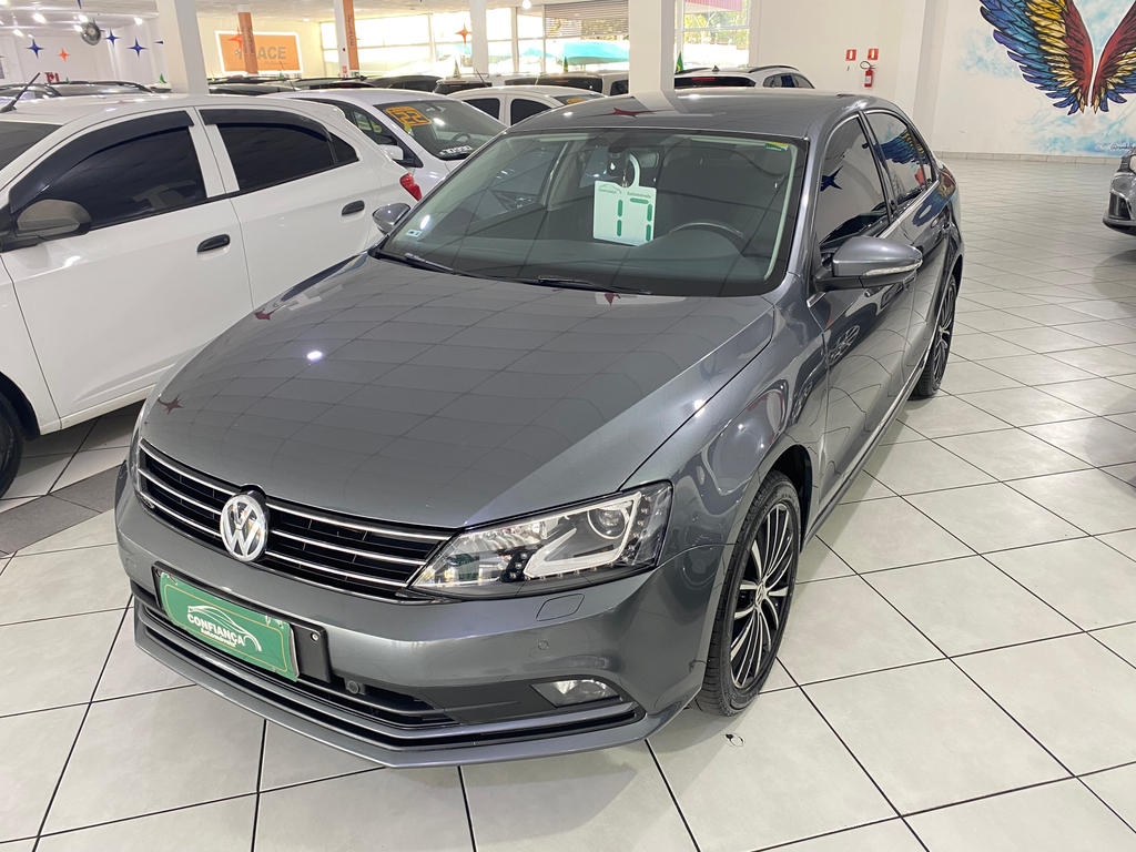 Volkswagen Jetta Cinza
