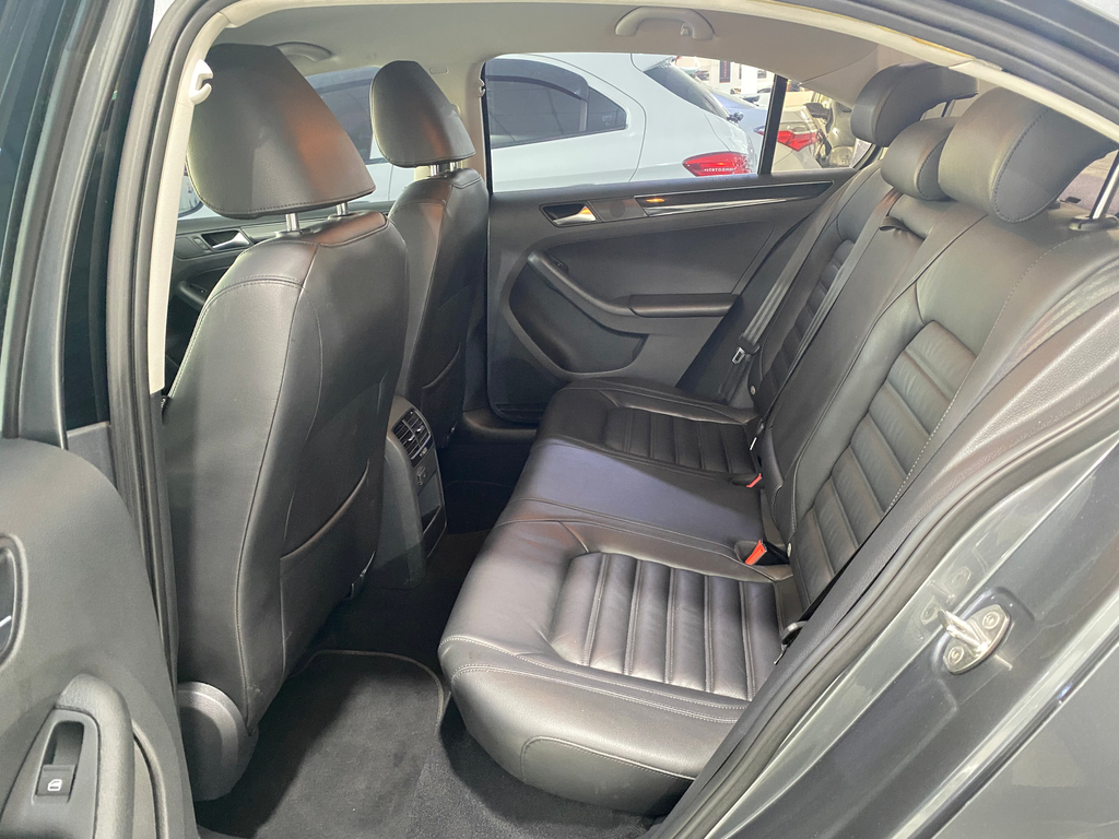 Volkswagen Jetta Cinza