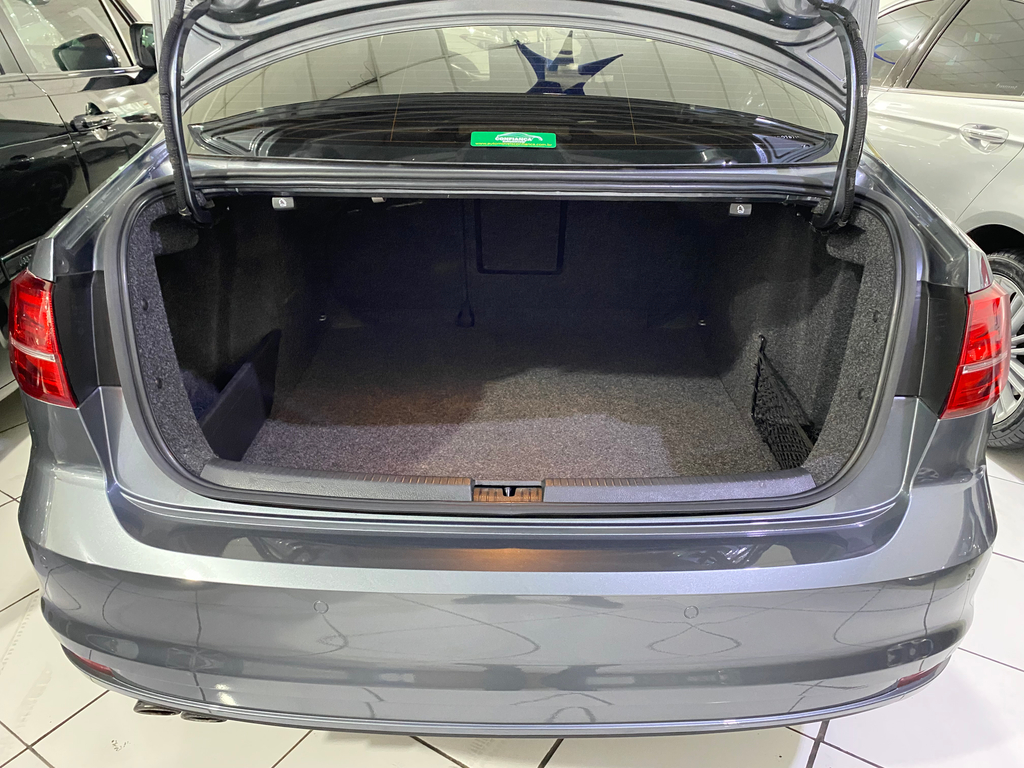 Volkswagen Jetta Cinza