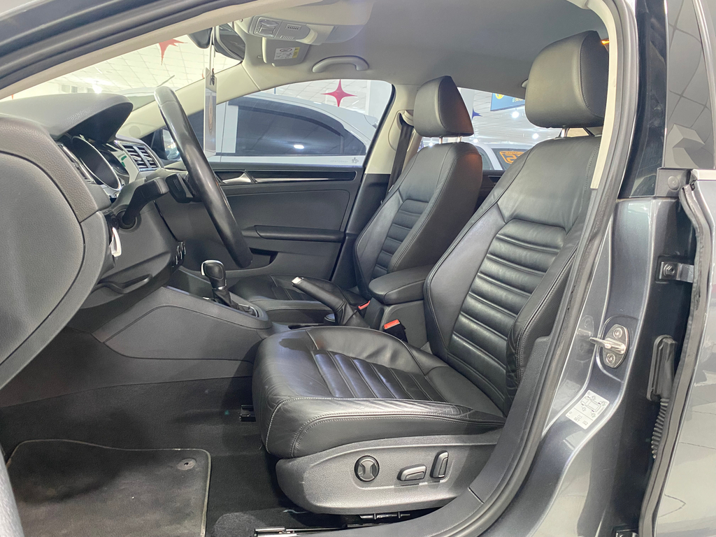 Volkswagen Jetta Cinza