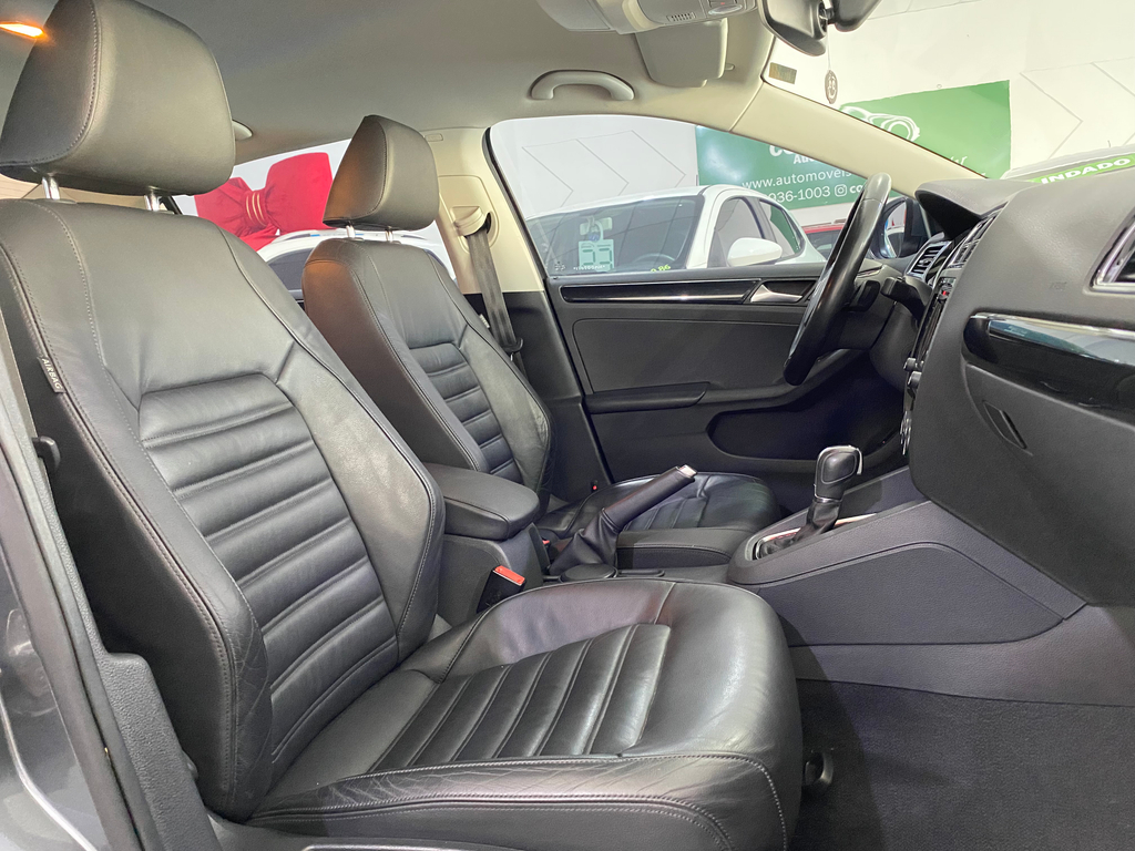 Volkswagen Jetta Cinza