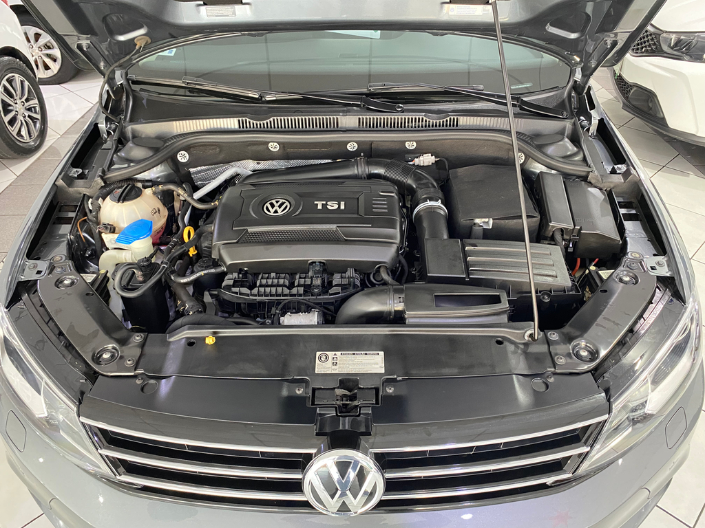 Volkswagen Jetta Cinza
