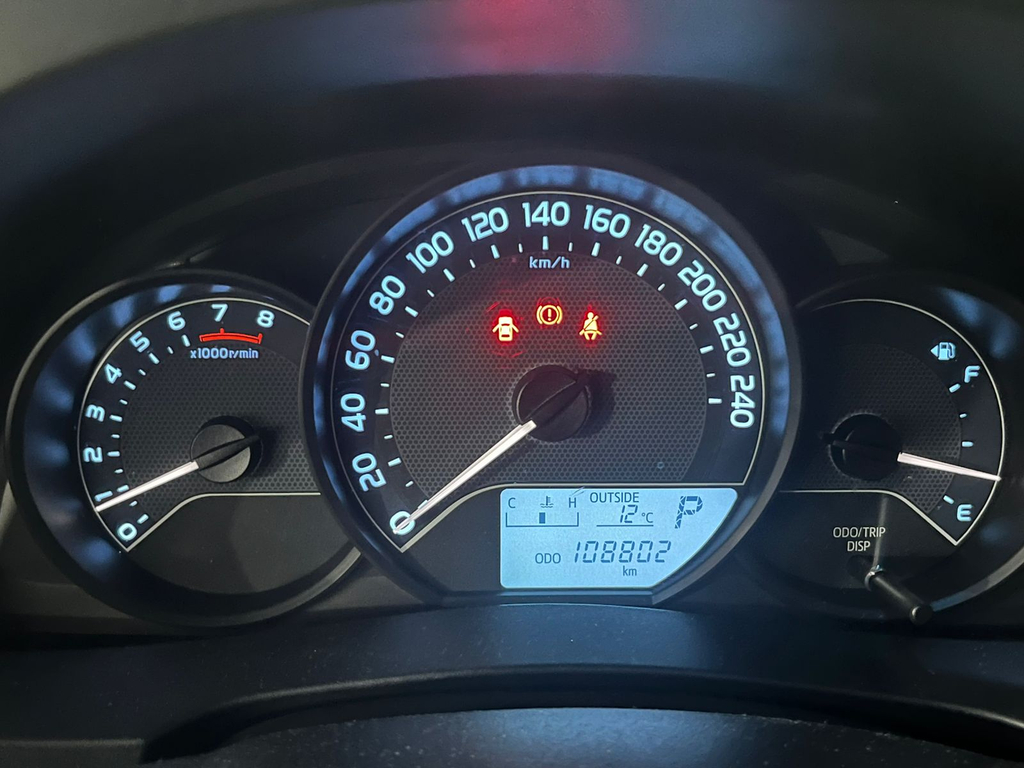 Toyota Corolla Prata