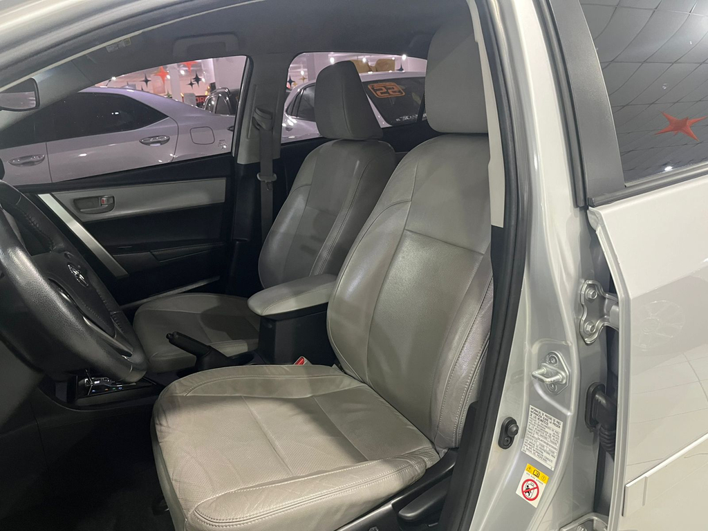 Toyota Corolla Prata