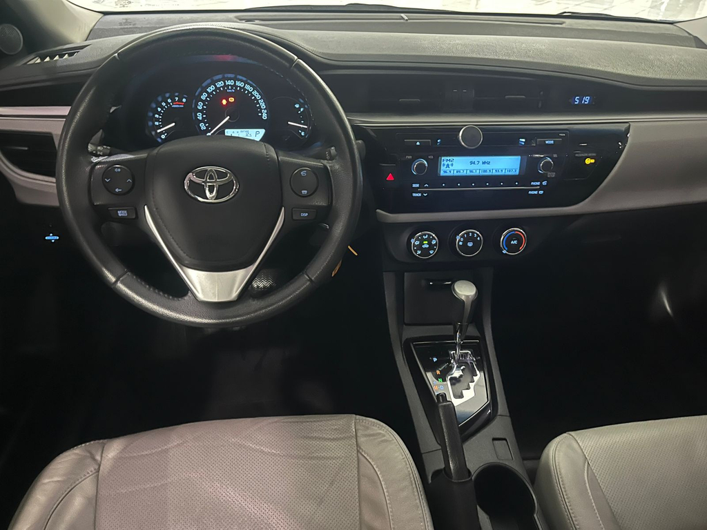 Toyota Corolla Prata