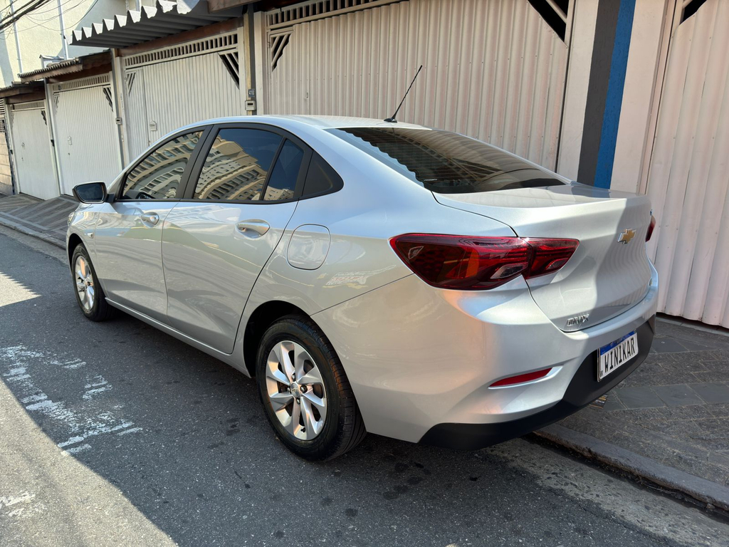 Chevrolet Onix Prata