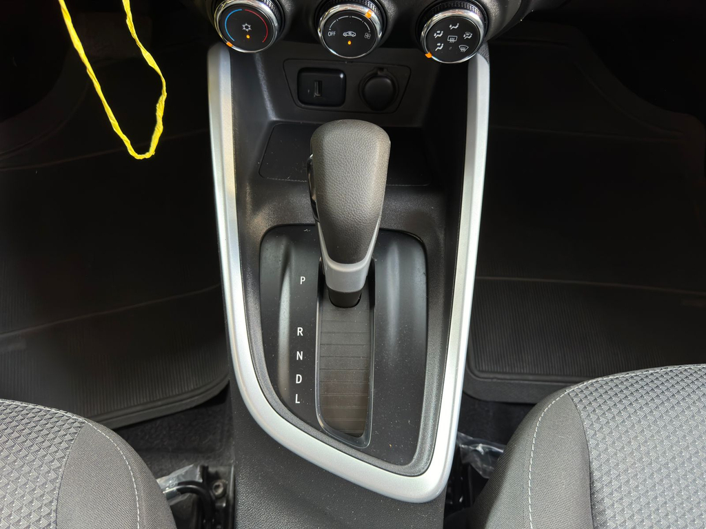 Chevrolet Onix Prata