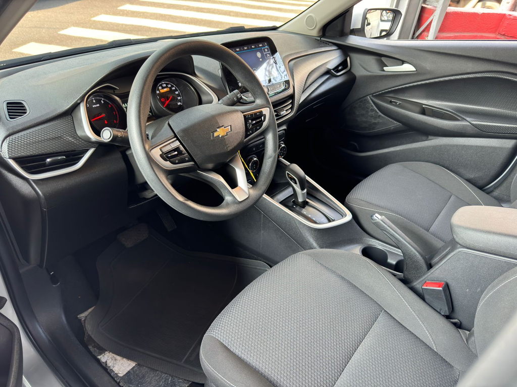 Chevrolet Onix Prata