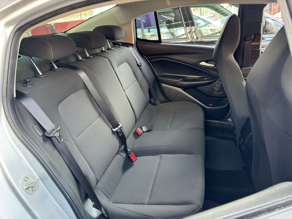 Chevrolet Onix Prata