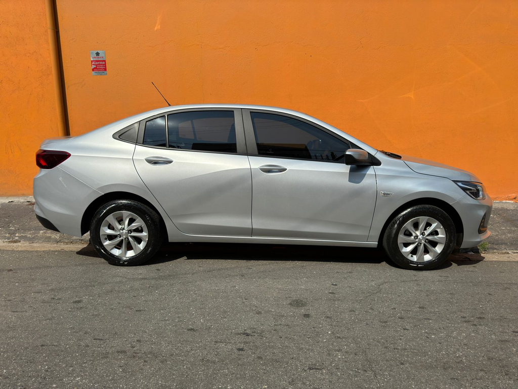 Chevrolet Onix Prata