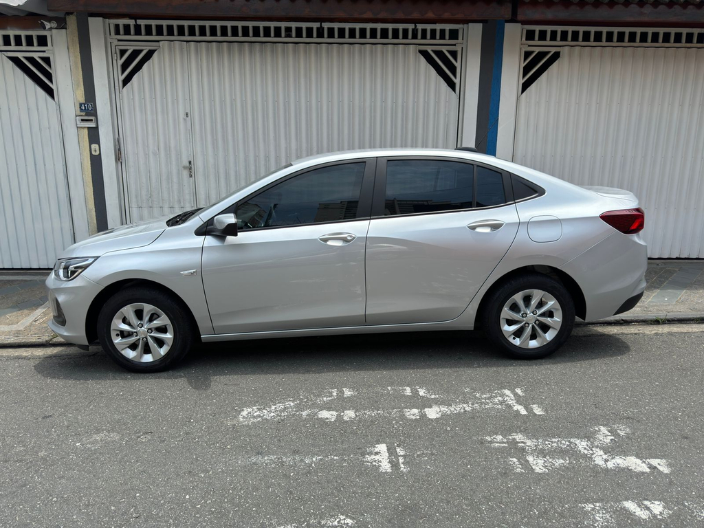 Chevrolet Onix Sedan Prata
