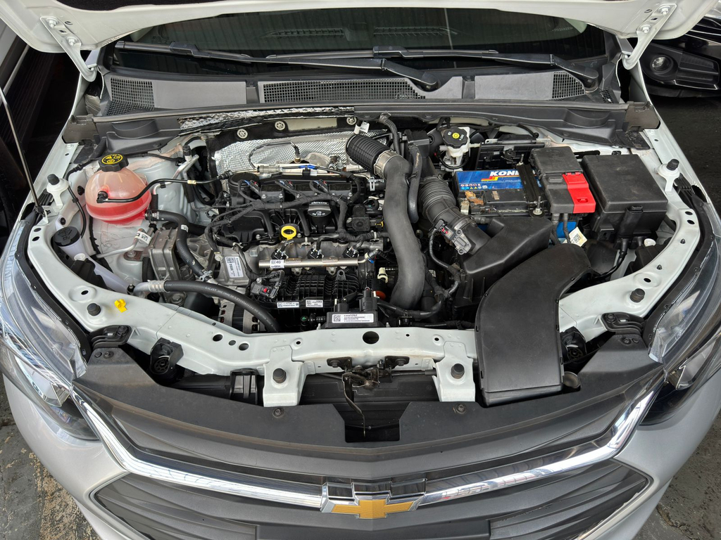 Chevrolet Onix Sedan Prata