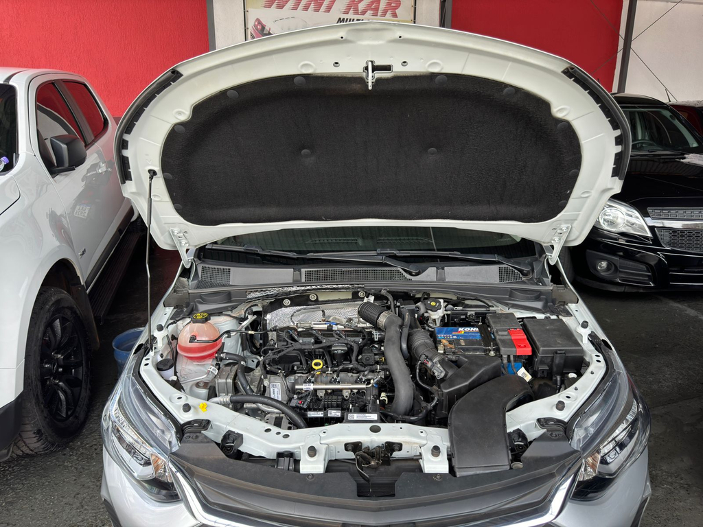 Chevrolet Onix Sedan Prata