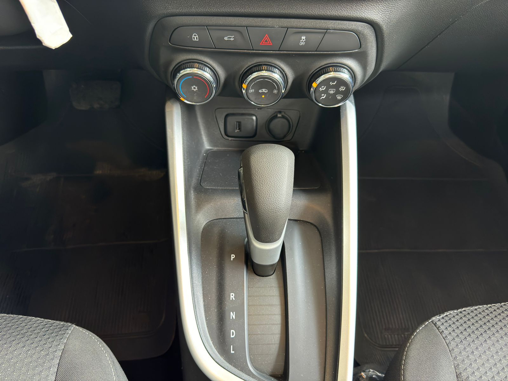 Chevrolet Onix Sedan Prata