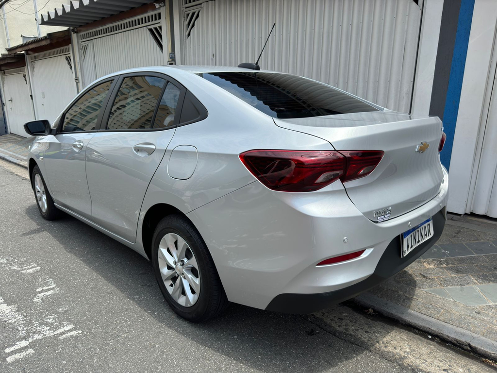 Chevrolet Onix Sedan Prata