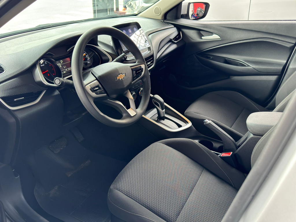 Chevrolet Onix Sedan Prata
