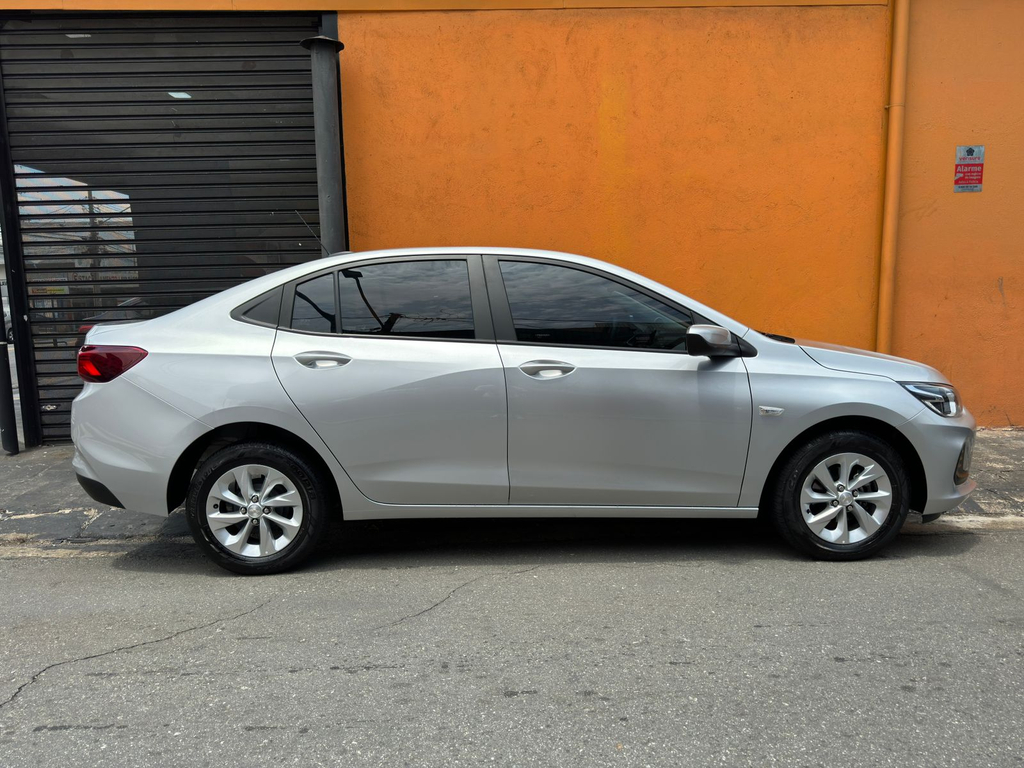 Chevrolet Onix Sedan Prata