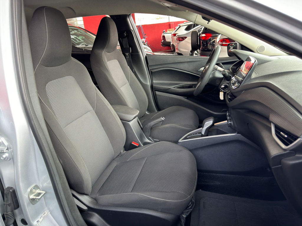 Chevrolet Onix Sedan Prata