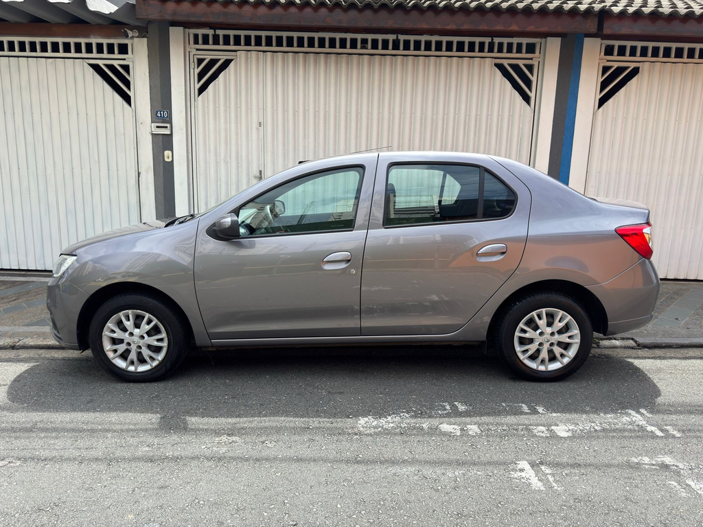 Renault Logan Cinza