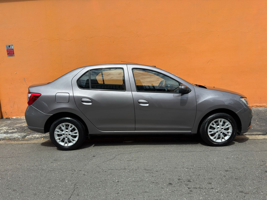 Renault Logan Cinza