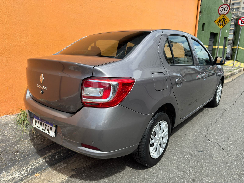 Renault Logan Cinza