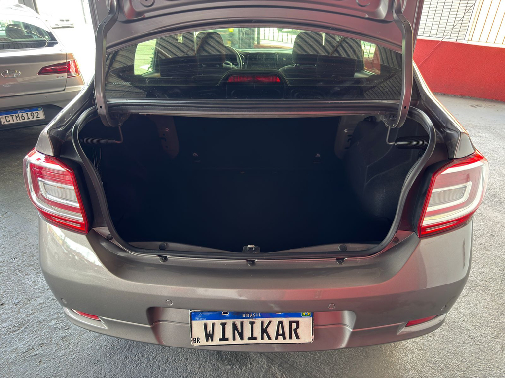 Renault Logan Cinza