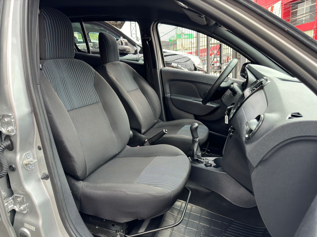 Renault Sandero Prata