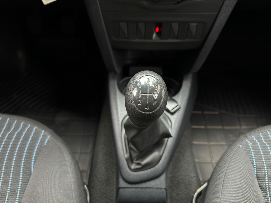 Renault Sandero Prata