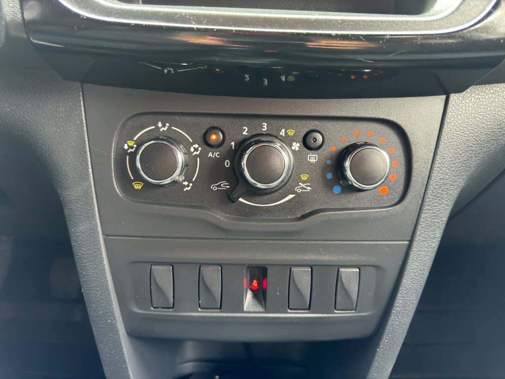 Renault Sandero Prata