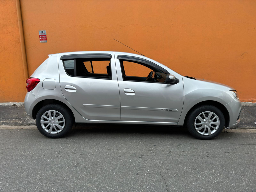 Renault Sandero Prata