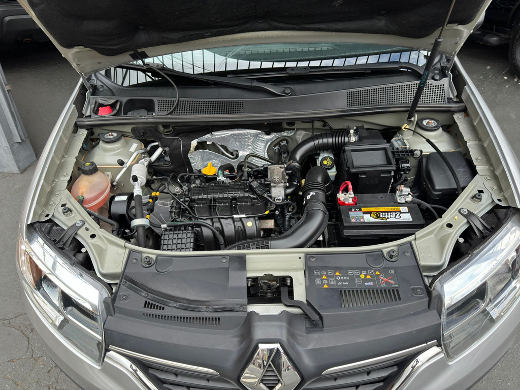 Renault Sandero Prata