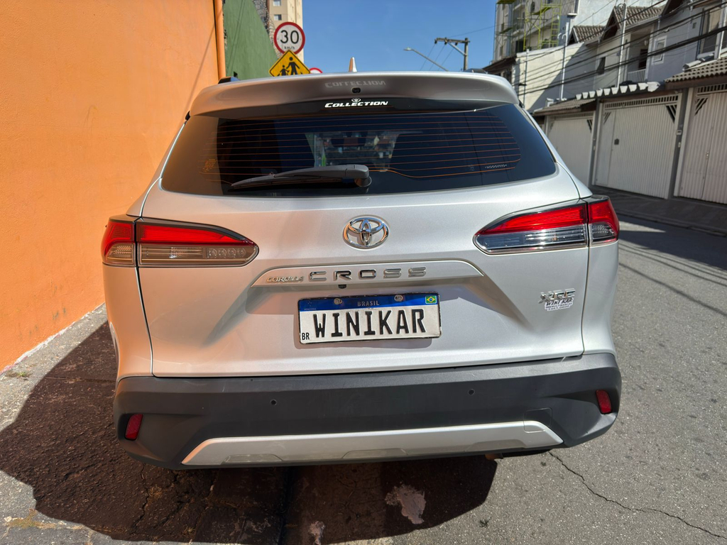 Toyota Corolla Cross Prata